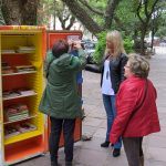 Geladeira na calcada proporciona leitura na Cidade Baixa 3 Be220.com