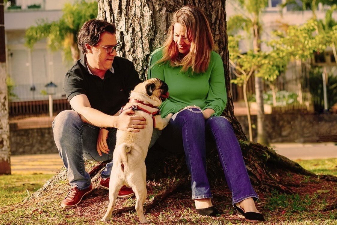 Os cuidados da administradora Mariane Zanini Righi, 37 anos, com o Chico (que tem até perfil no Instagram), inspiraram o desenvolvimento de um marketplace que aproxima os prestadores de serviço dos donos de pets